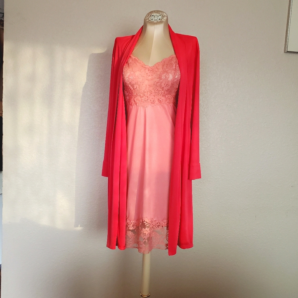 Pink Natori Robe - Picture 2 of 15
